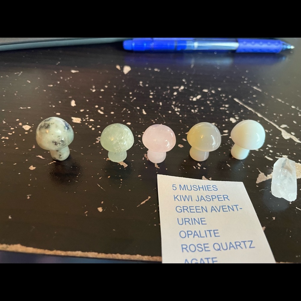5 crystal mushies and additional crystal